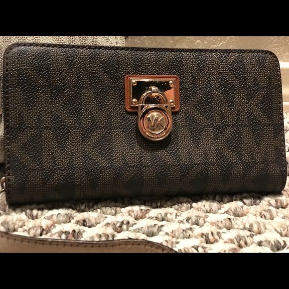 Michael Kors Hamilton Signature Continental Wallet - Picture 2 of 7